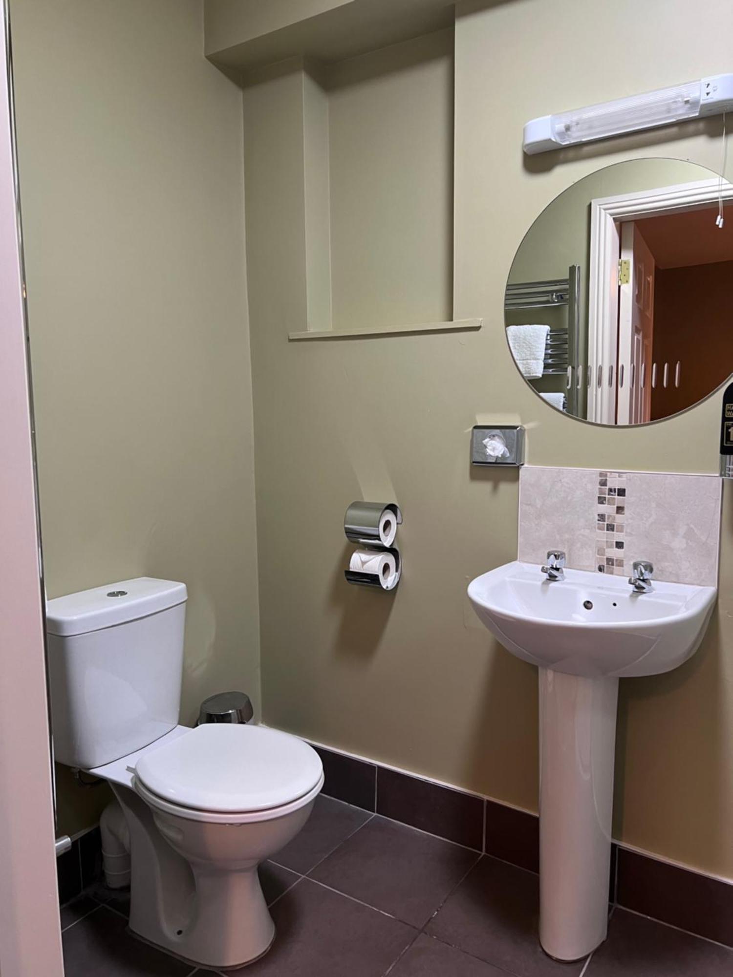 The Townhouse Bed & Breakfast Милтаун Малбей Екстериор снимка