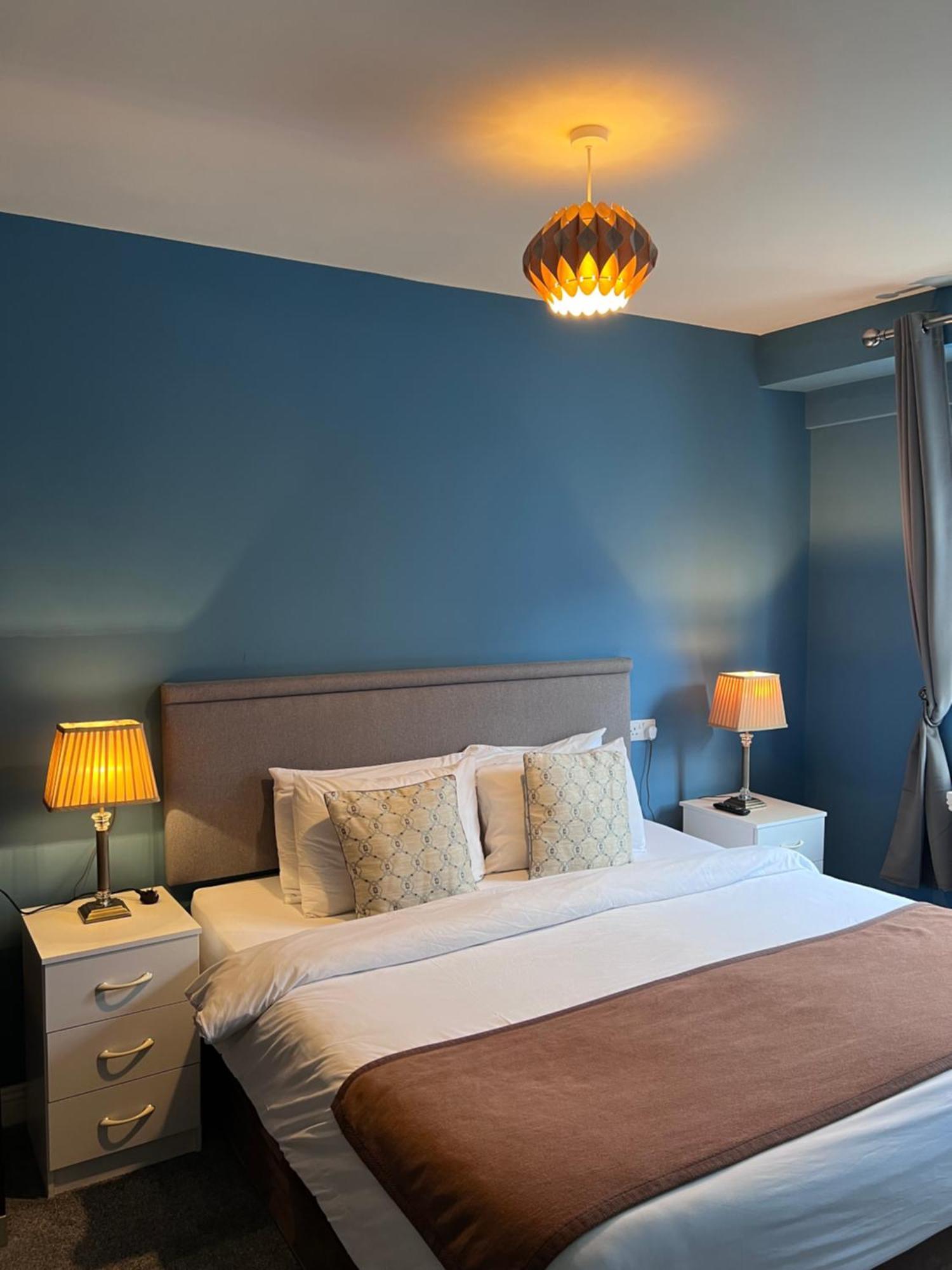 The Townhouse Bed & Breakfast Милтаун Малбей Екстериор снимка