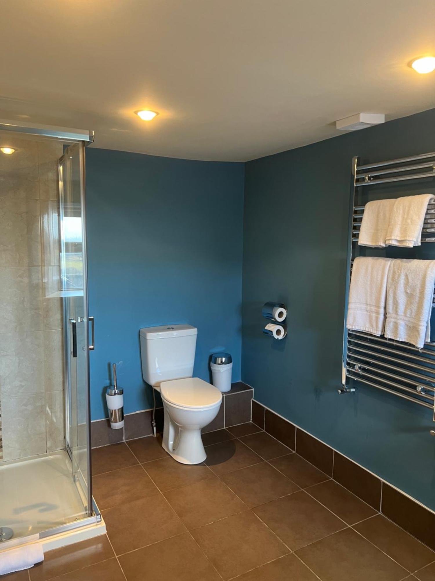 The Townhouse Bed & Breakfast Милтаун Малбей Екстериор снимка