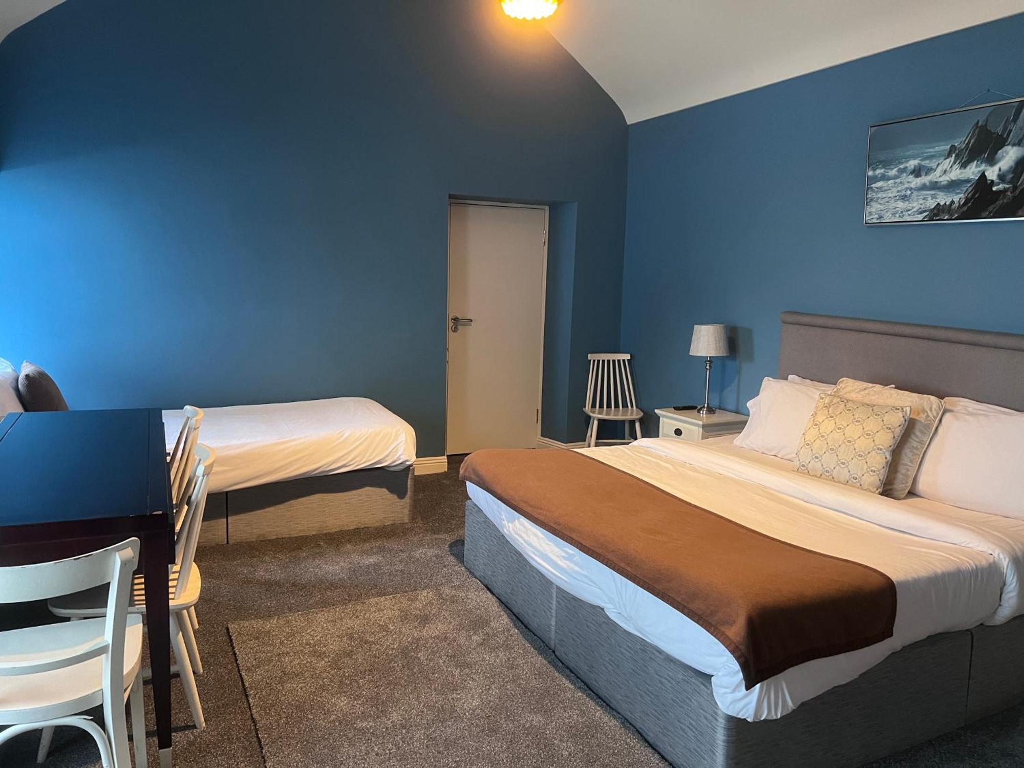 The Townhouse Bed & Breakfast Милтаун Малбей Екстериор снимка