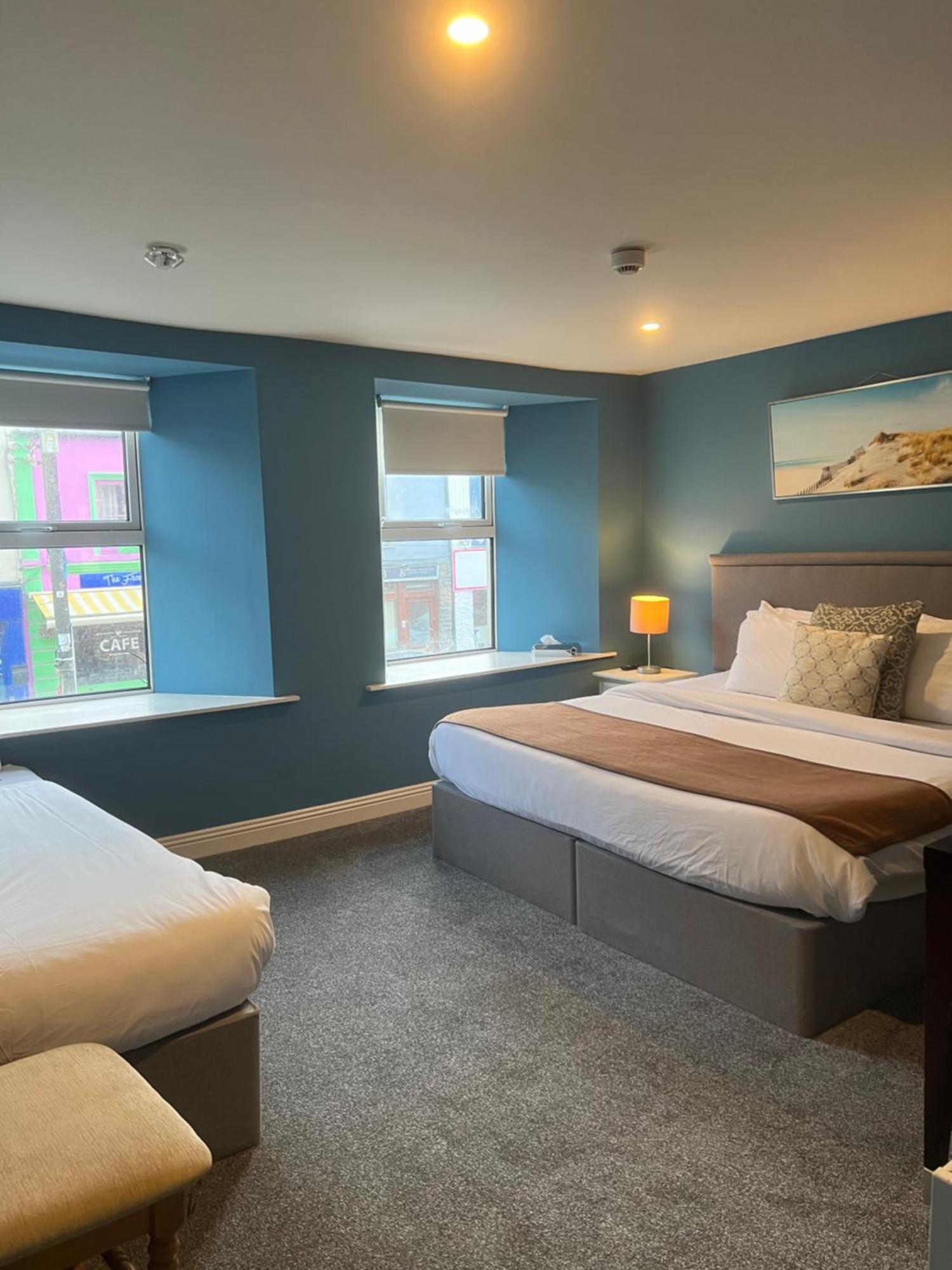 The Townhouse Bed & Breakfast Милтаун Малбей Екстериор снимка