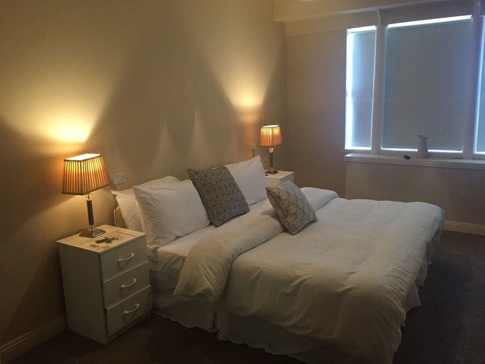 The Townhouse Bed & Breakfast Милтаун Малбей Екстериор снимка