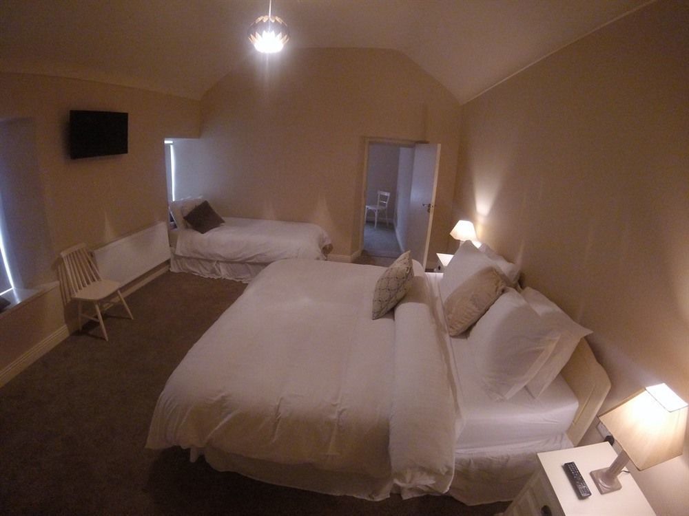 The Townhouse Bed & Breakfast Милтаун Малбей Екстериор снимка