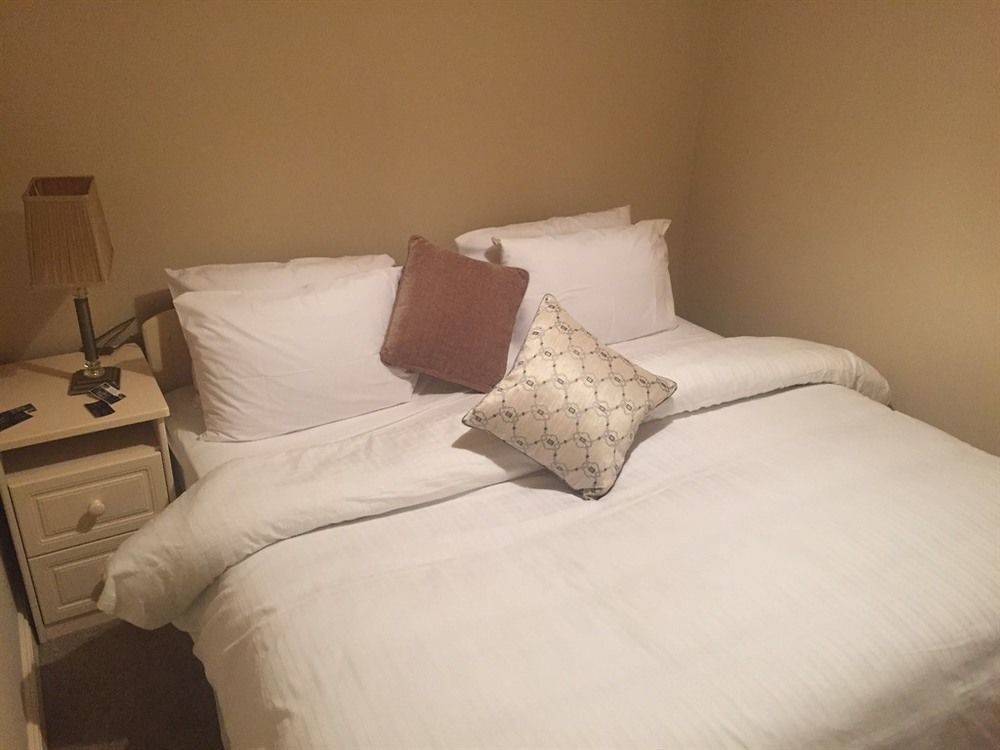 The Townhouse Bed & Breakfast Милтаун Малбей Екстериор снимка