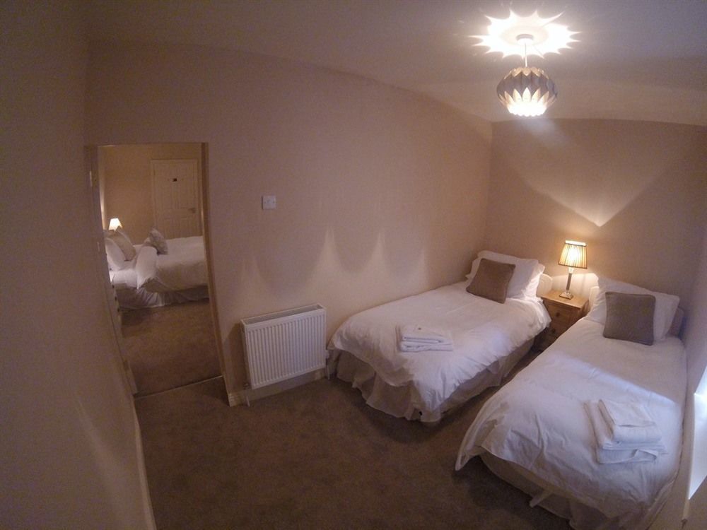 The Townhouse Bed & Breakfast Милтаун Малбей Екстериор снимка